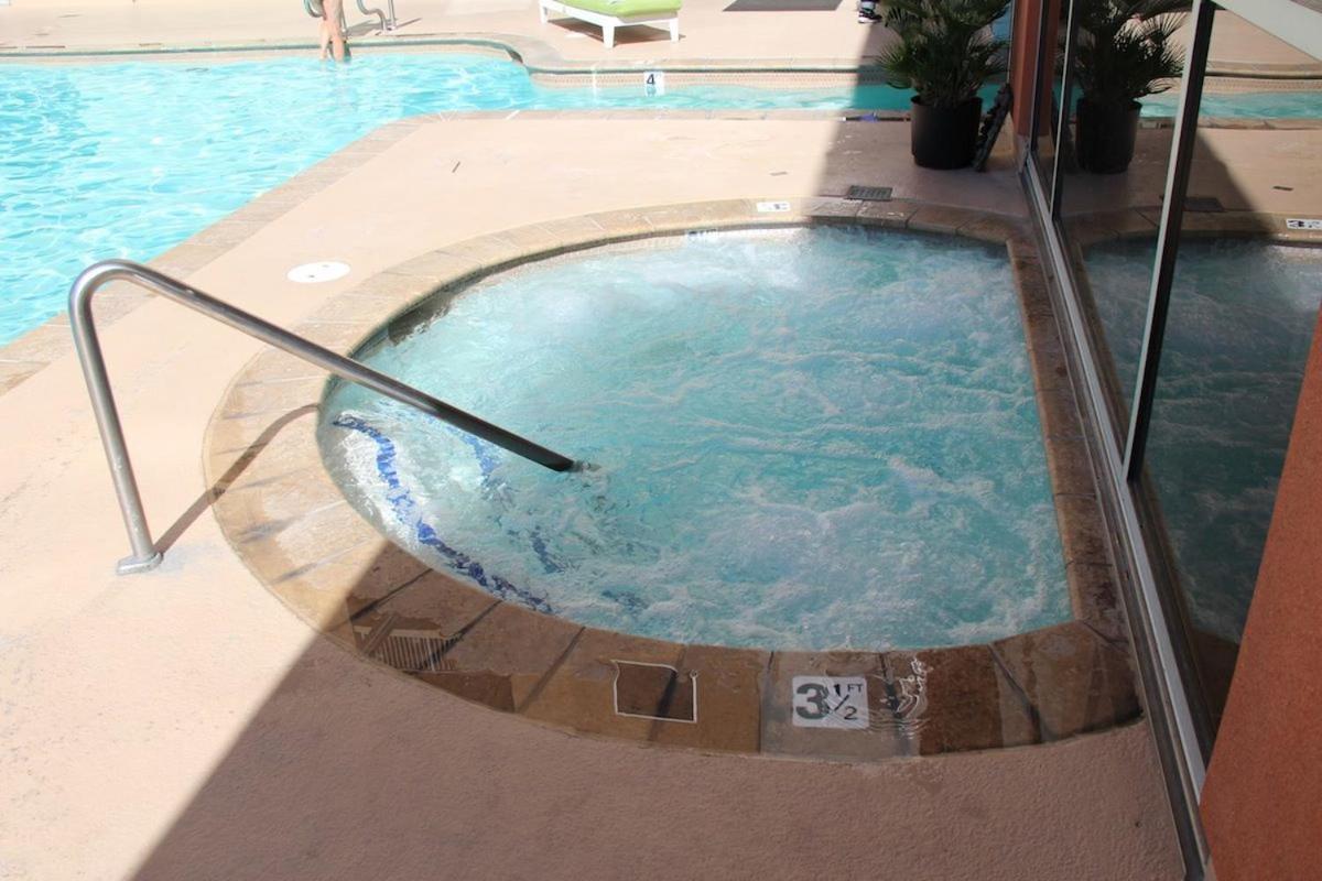 Ultimate Las Vegas Getaway One Bedroom Suite With Balcony, Kitchen, Gym, Pool & Free Parking Exterior photo