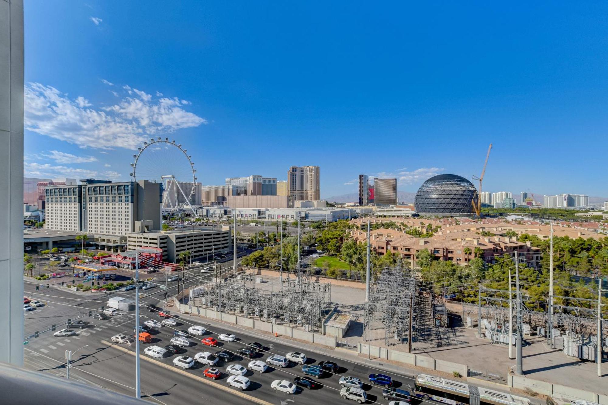 Ultimate Las Vegas Getaway One Bedroom Suite With Balcony, Kitchen, Gym, Pool & Free Parking Room photo