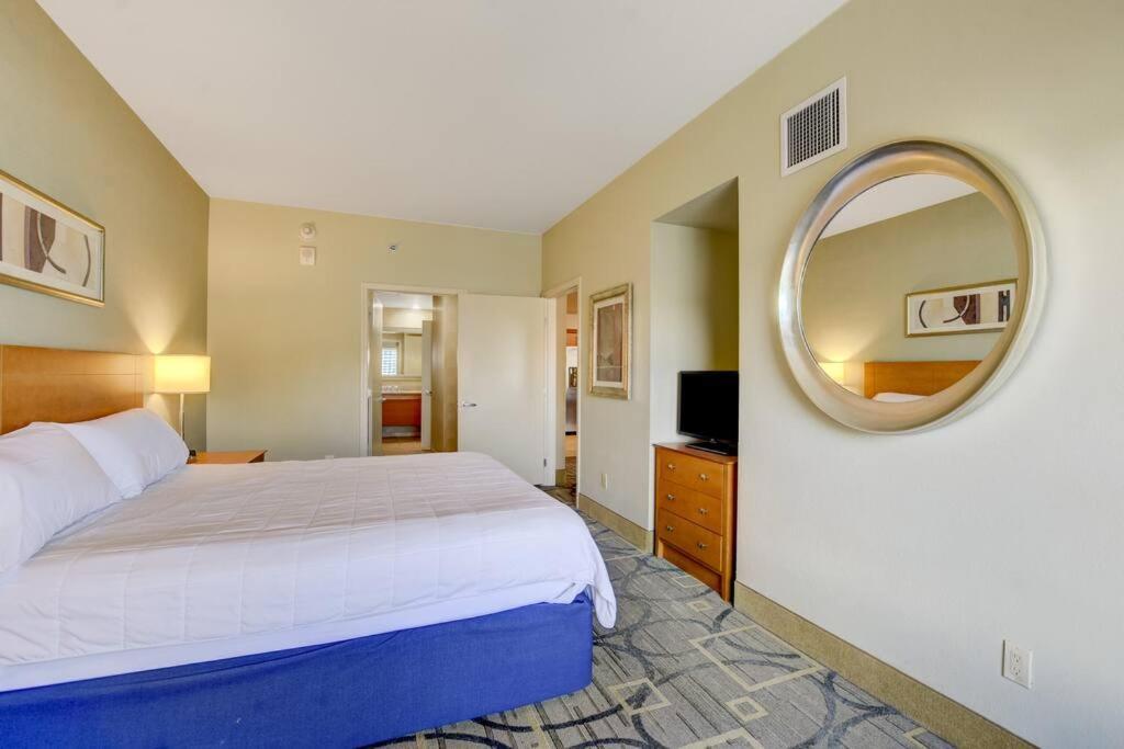 Ultimate Las Vegas Getaway One Bedroom Suite With Balcony, Kitchen, Gym, Pool & Free Parking Exterior photo