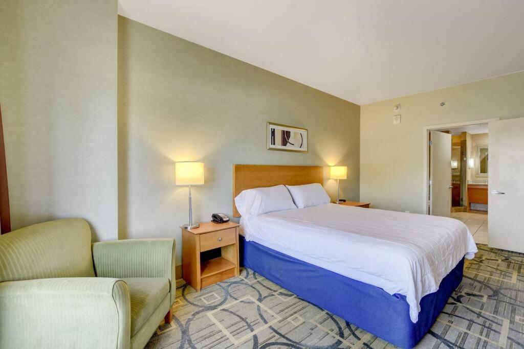 Ultimate Las Vegas Getaway One Bedroom Suite With Balcony, Kitchen, Gym, Pool & Free Parking Exterior photo