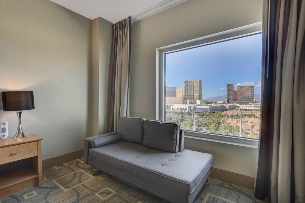 Ultimate Las Vegas Getaway One Bedroom Suite With Balcony, Kitchen, Gym, Pool & Free Parking Exterior photo