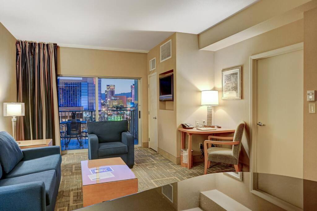 Ultimate Las Vegas Getaway One Bedroom Suite With Balcony, Kitchen, Gym, Pool & Free Parking Exterior photo