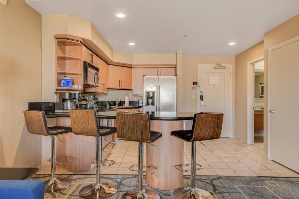 Ultimate Las Vegas Getaway One Bedroom Suite With Balcony, Kitchen, Gym, Pool & Free Parking Exterior photo
